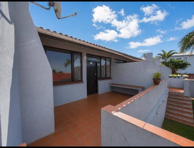 1 BEDROOM PROPERTY TO RENT IN LAWRENCE ROCKS